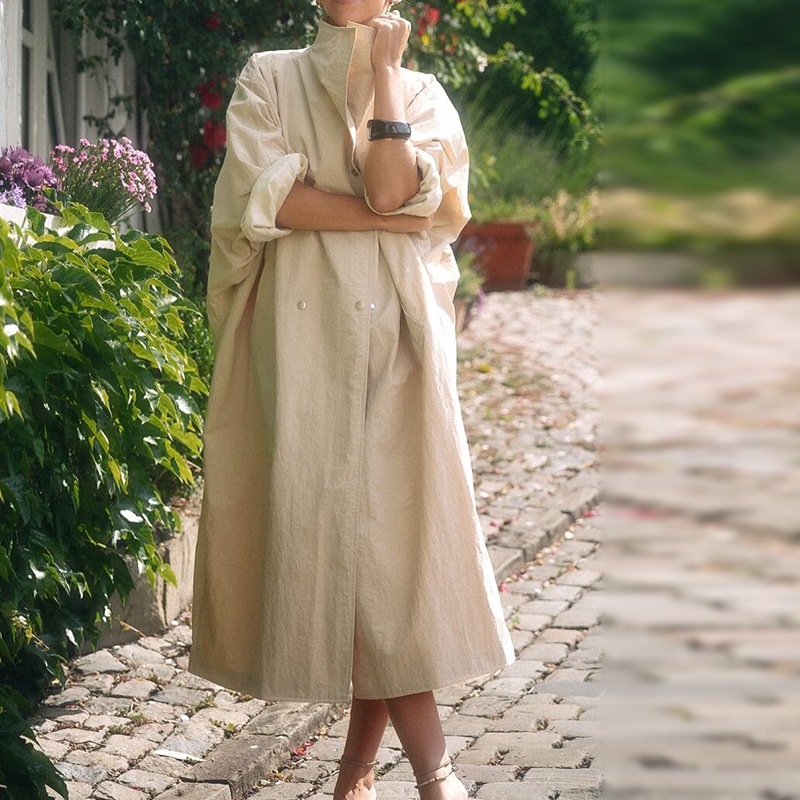 Street Fashion Look - Jas Hujan Wanita Kerah Tinggi Model