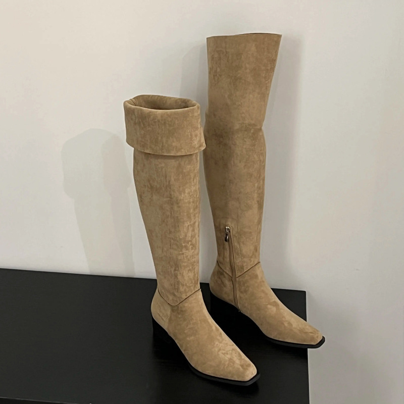 Street Fashion Female - Sepatu Bot Tinggi Wanita Model Slimming