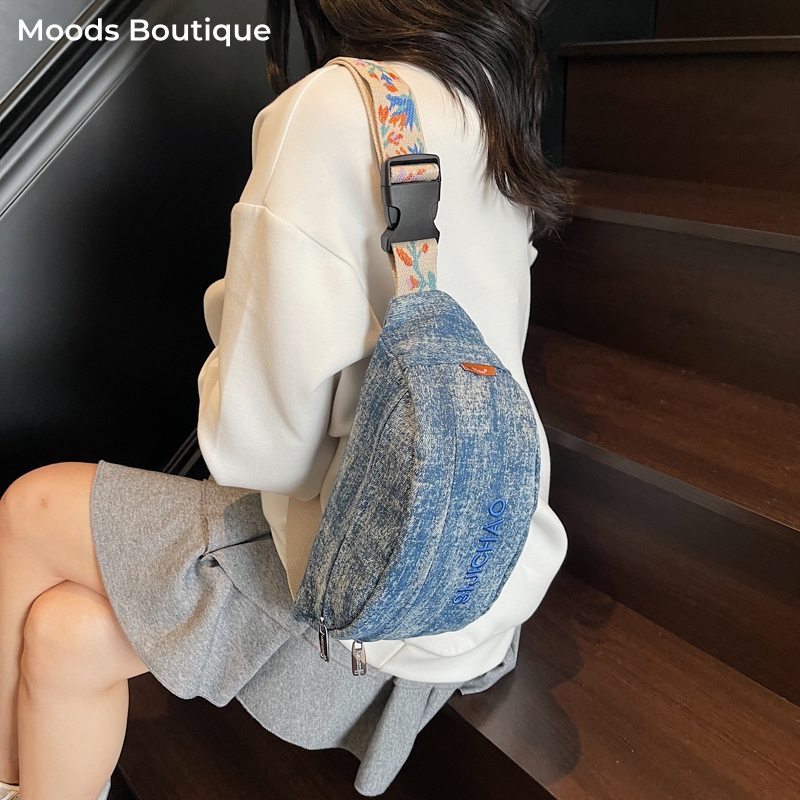 Street Fashion Trends 2025 - Tas Dada Biru Denim Untuk Wanita