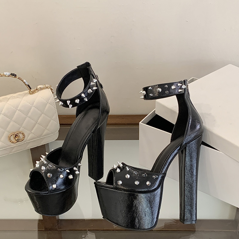 Sandal Platform Wanita dengan  - Street Fashion Dress ulasan dan harga
