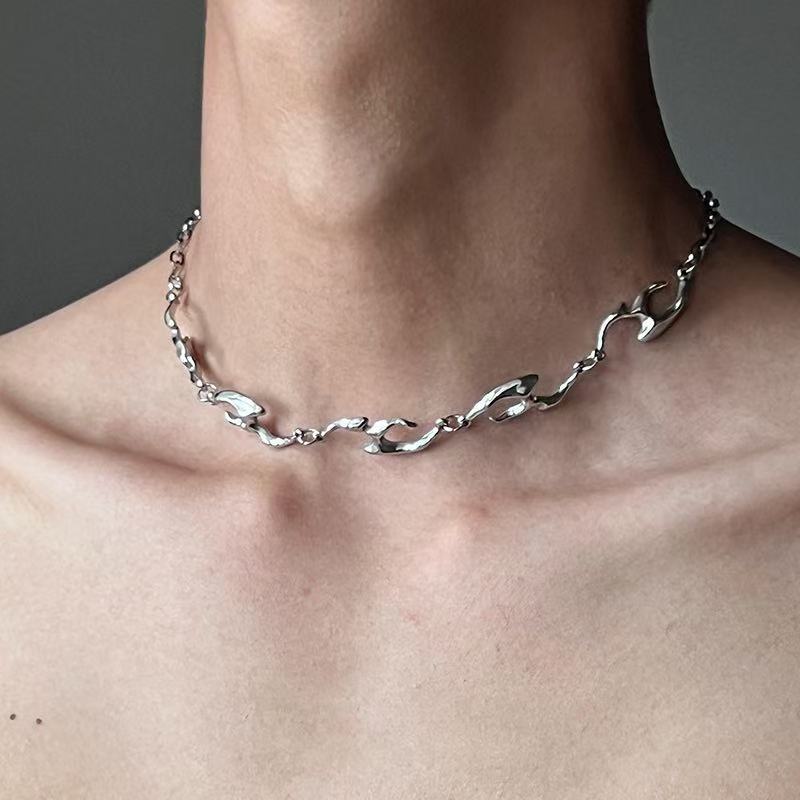 Kalung logam bentuk tidak bera - Street Fashion Trends 2025 ulasan dan harga