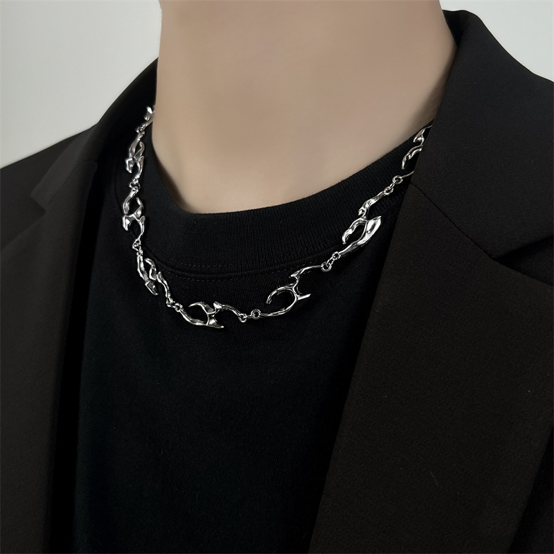 Kalung logam bentuk tidak bera - Street Fashion Trends 2025 ulasan dan harga